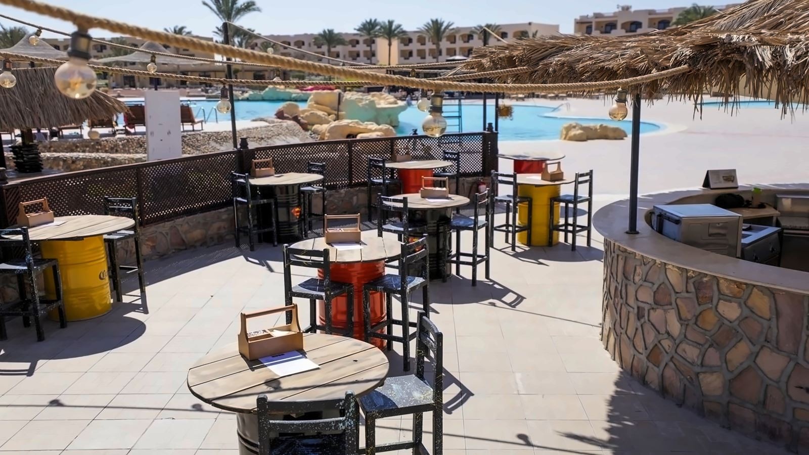 bars-sunshine-pool-bar