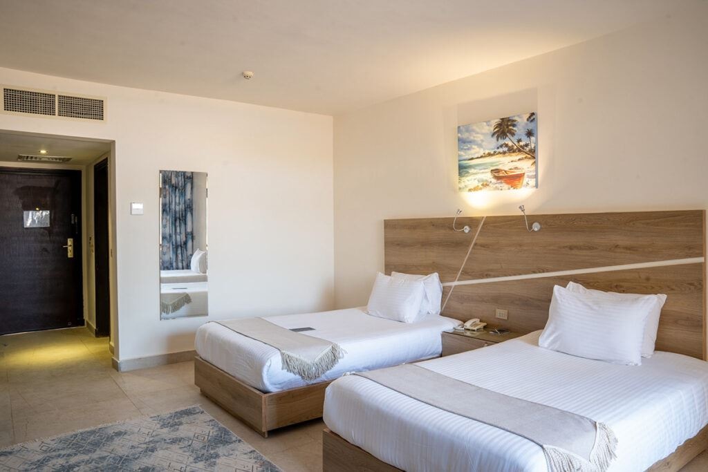 rooms-deluxe-pool-view