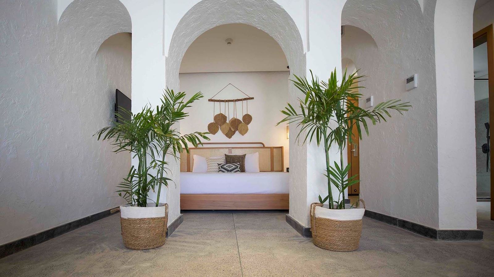 rooms-tucana-pool-suite--pool-view--sv