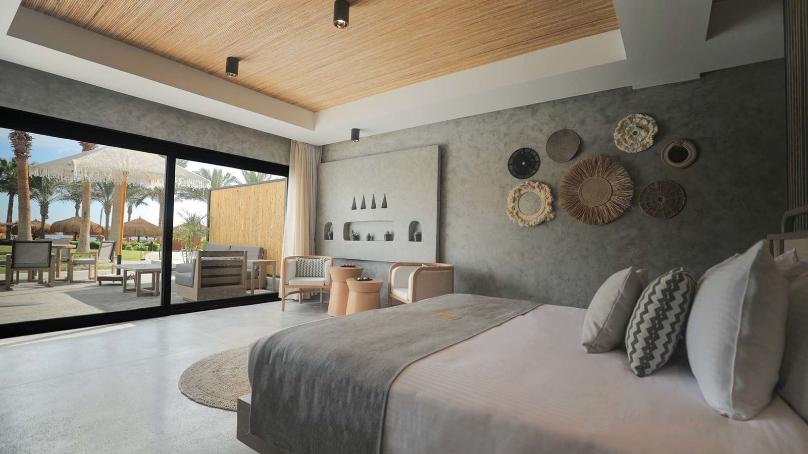 rooms-executive-jacuzzi--pool-suite-sv