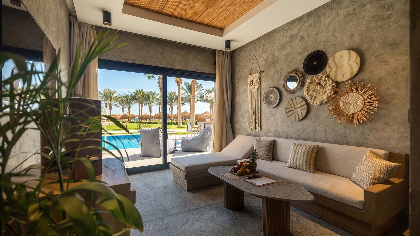 rooms-executive-jacuzzi--pool-suite-sv