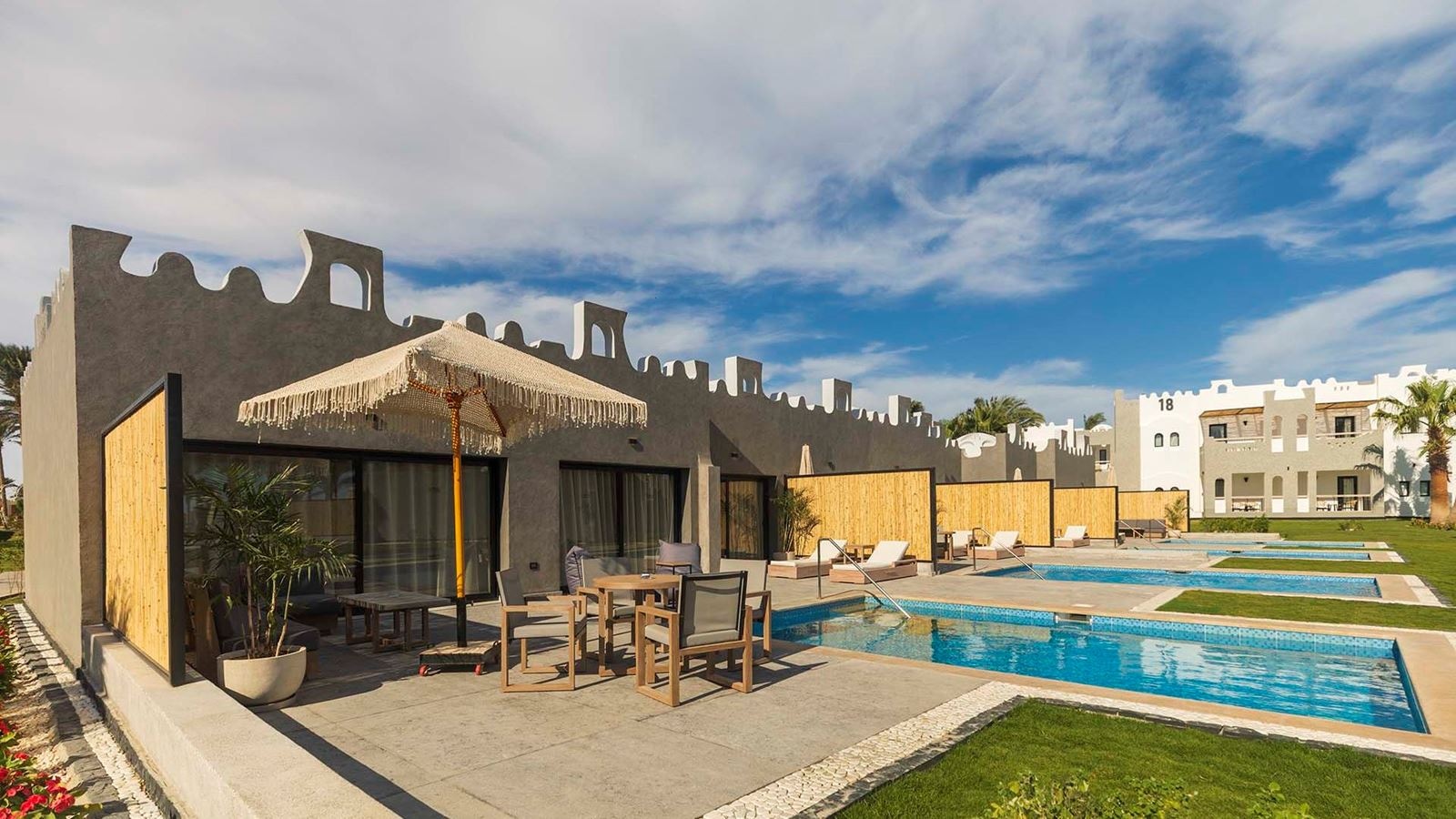 rooms-executive-jacuzzi--pool-suite-sv