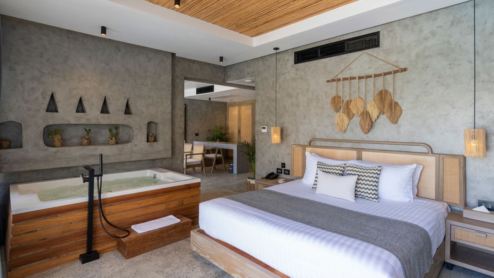 rooms-tucana-pool--jacuzzi-suite--pool-view--sv