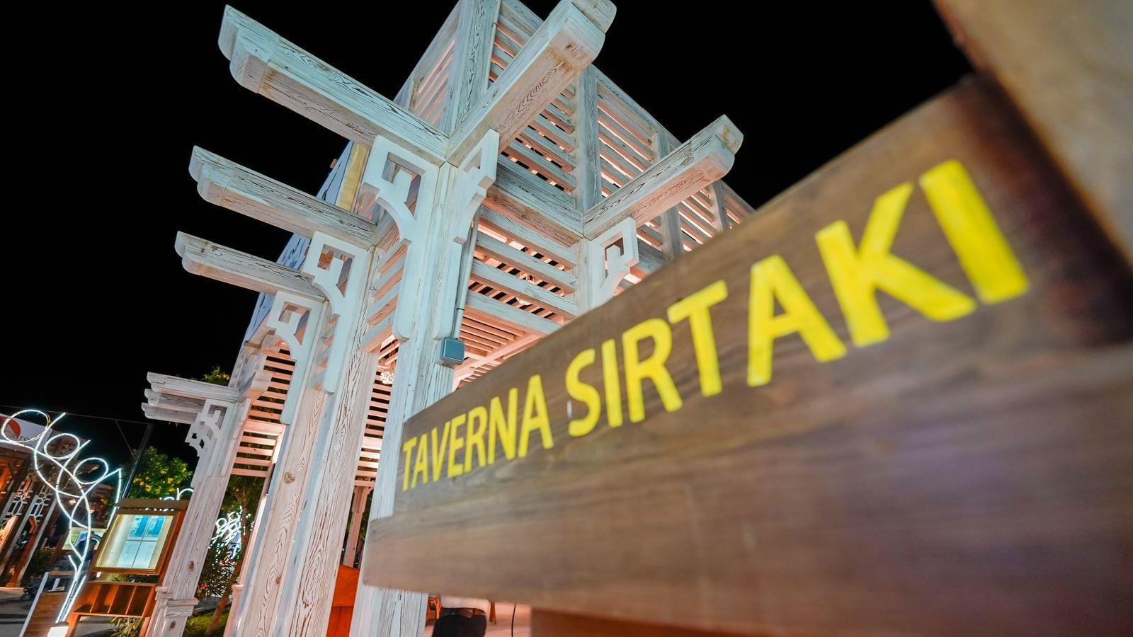 restaurants-syrtaki-taverna-greek-restaurant