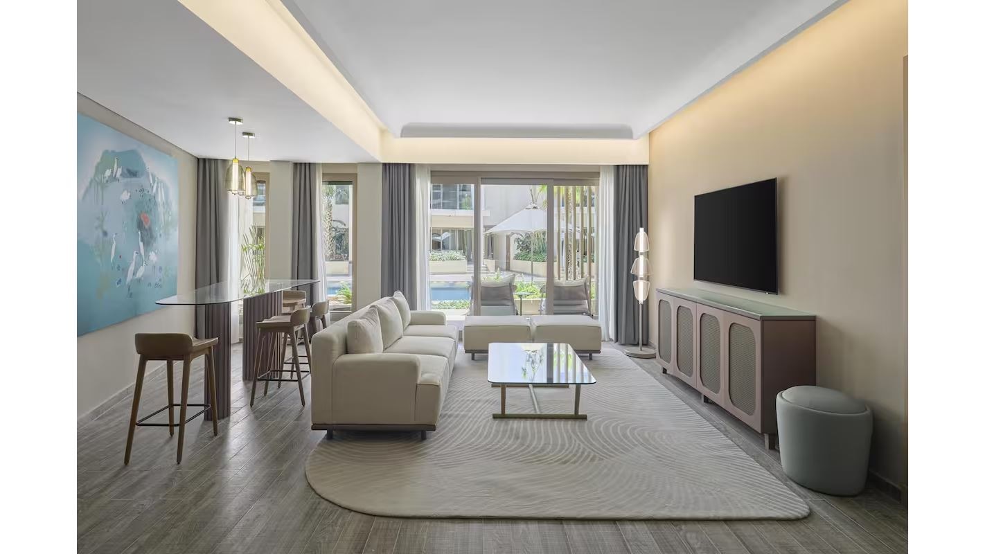 rooms-one-bed-room-suite-pool-view