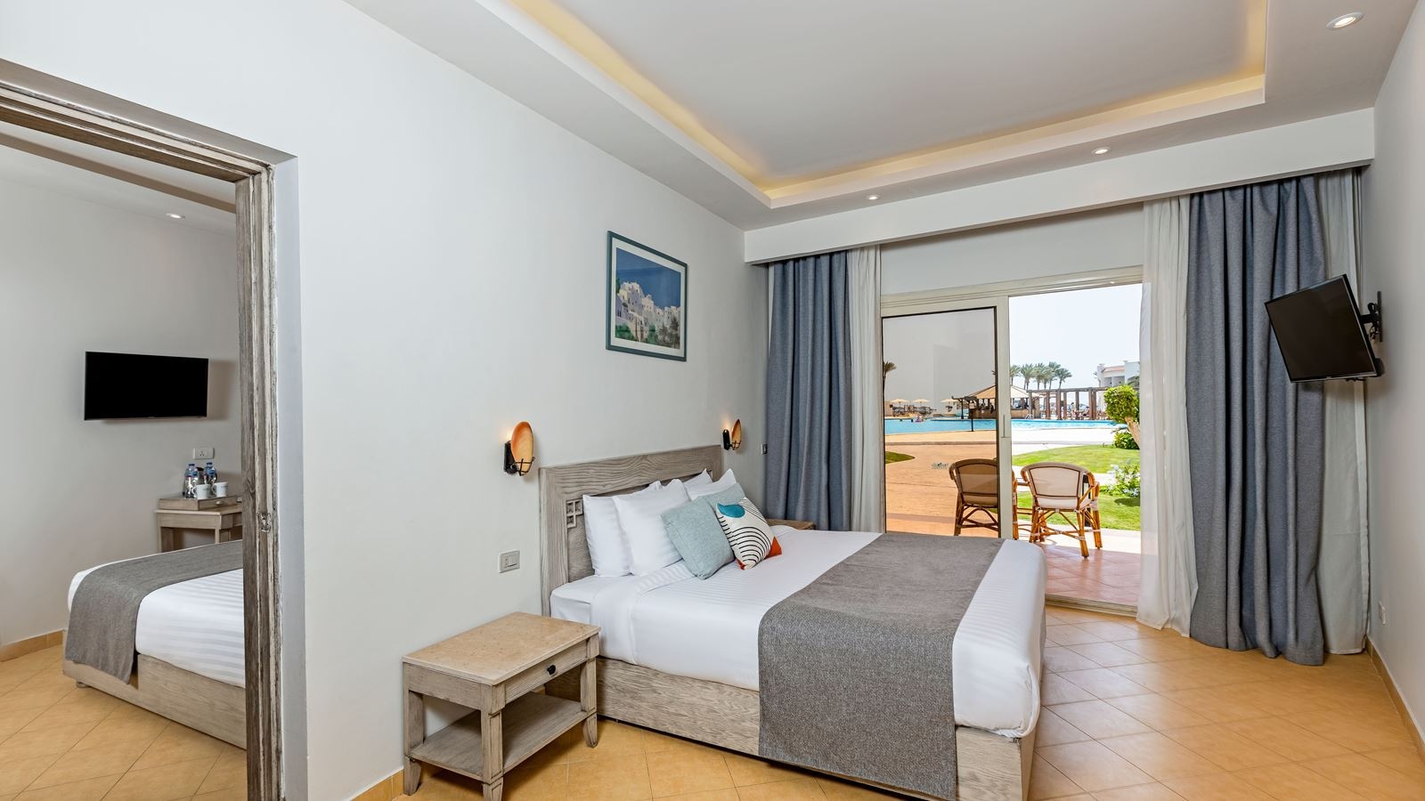 rooms-mega-family-room-gardenpool-view