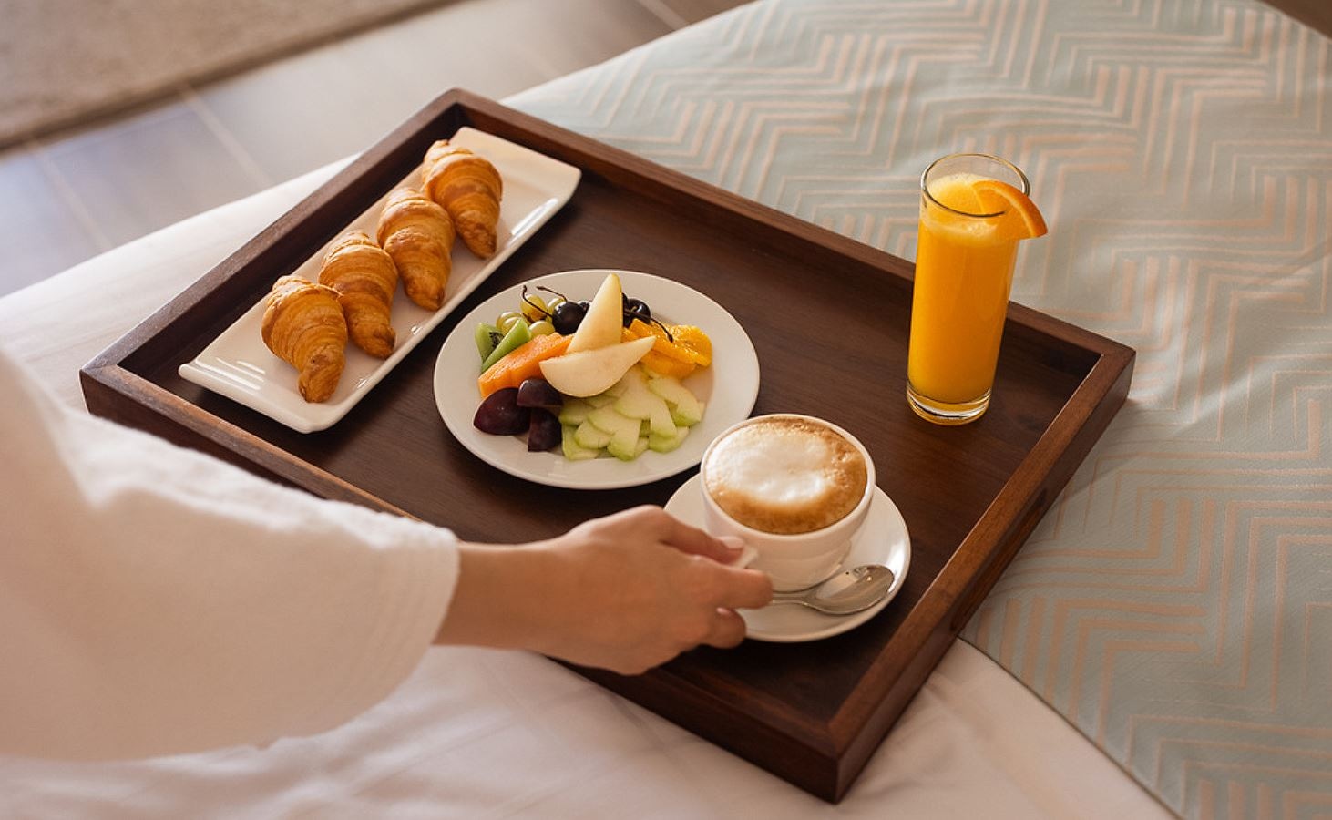 rooms-coral-grand-club-room-beach-front-view-vip-amenities