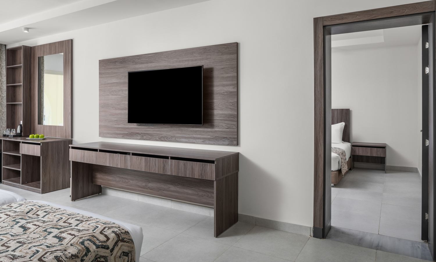 rooms-splash-room-pool-view