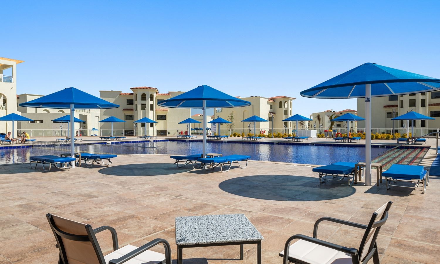 rooms-family-deluxe-pool-view