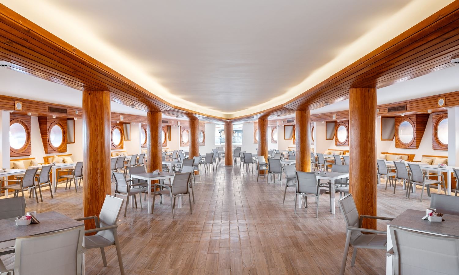 bars-beach-bar-andiamo