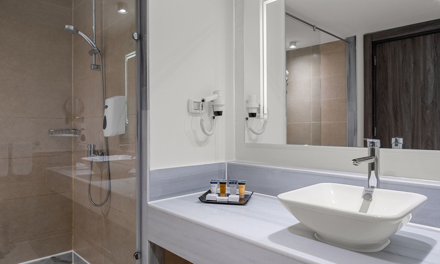 rooms-family-deluxe-beach-front