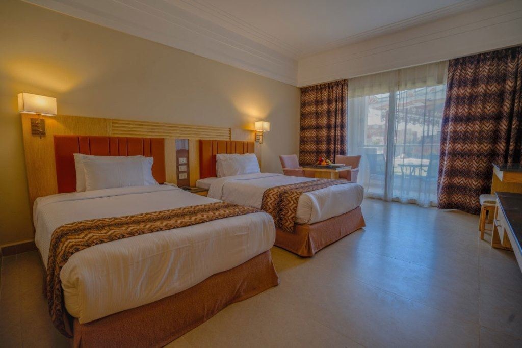 rooms-coral-family-deluxe-aqua-room