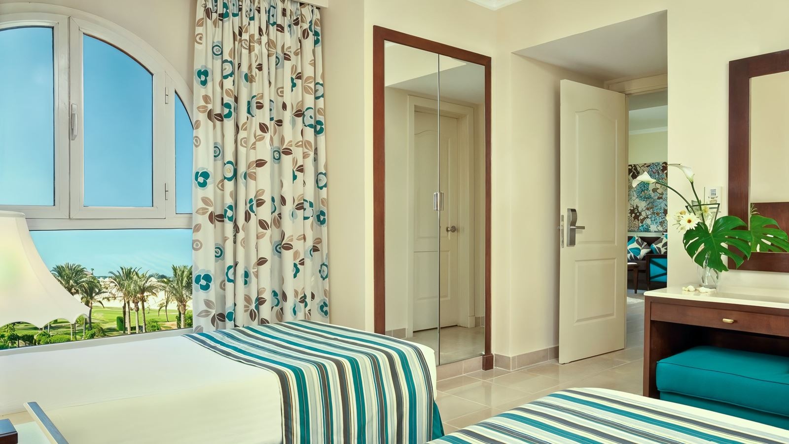 rooms-family-suite-garden-view