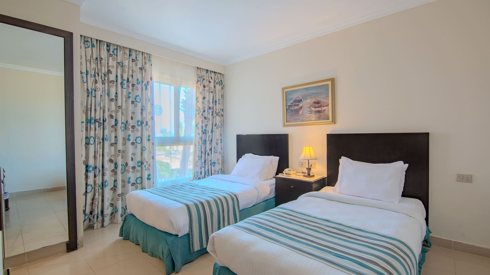 rooms-standard-room-gardenpoolsea-view