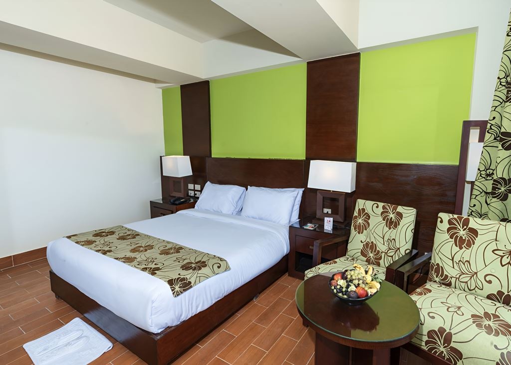 rooms-jacuzzi-suite-garden-view