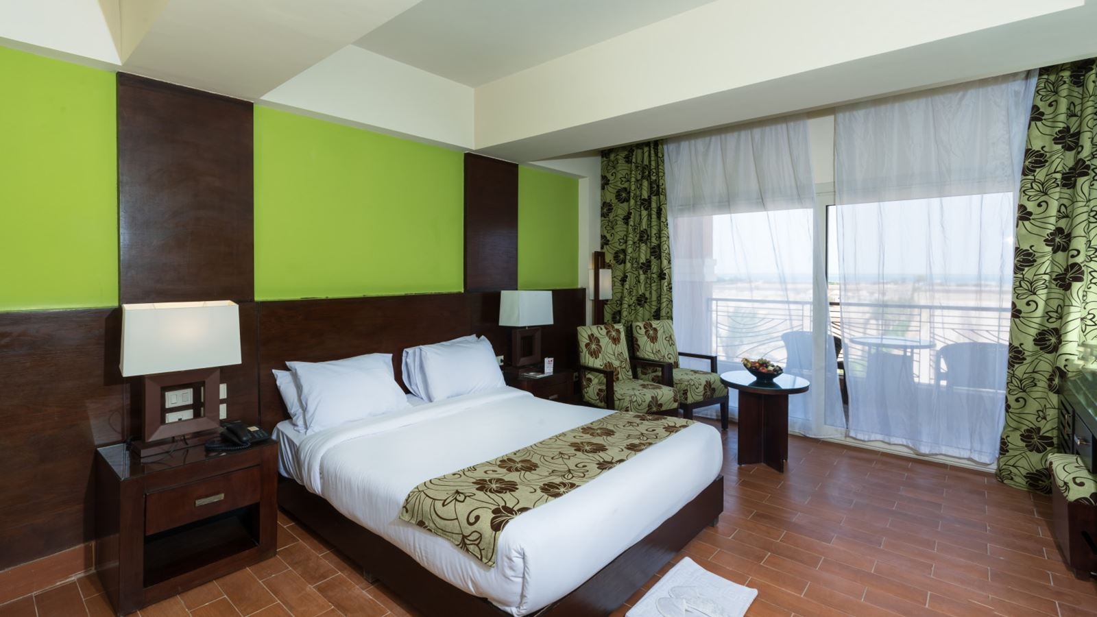 rooms-deluxe-room-pool-view