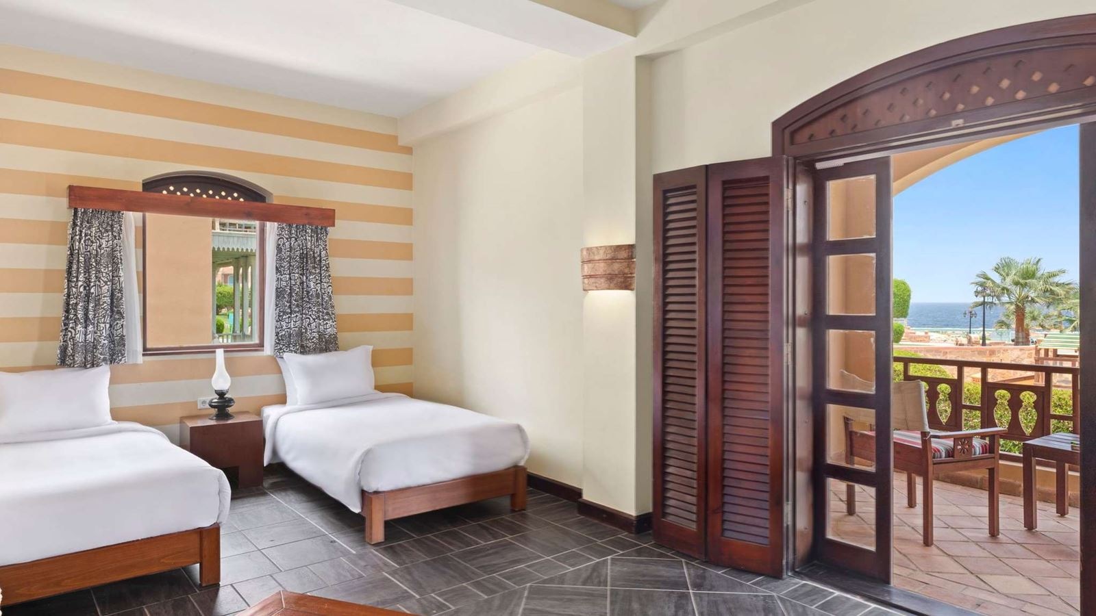 rooms-premium-beach-view