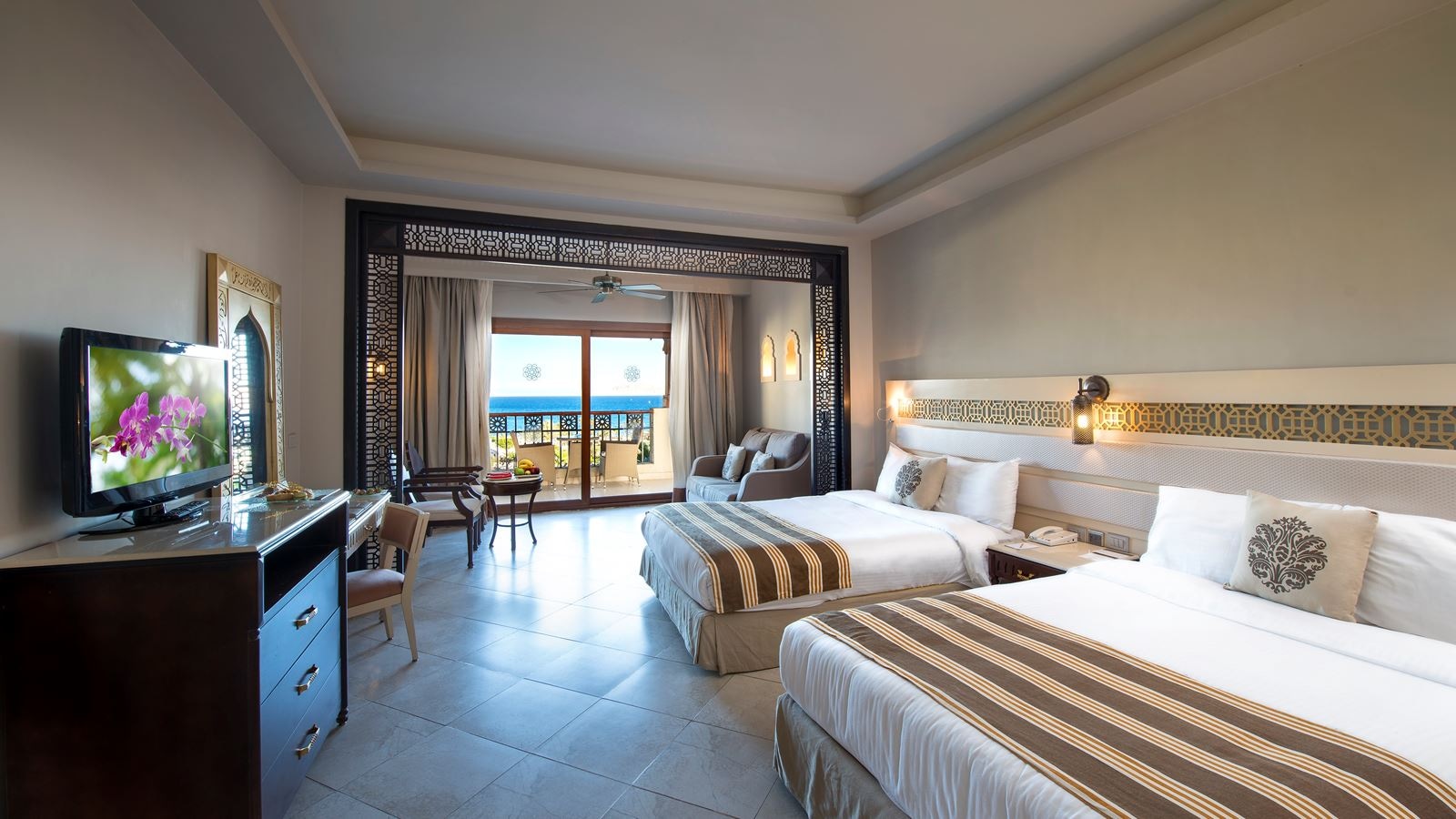 rooms-deluxe-room-partial-sea-view