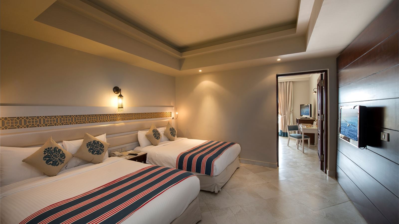 rooms-family-suite-partial-seapool-view