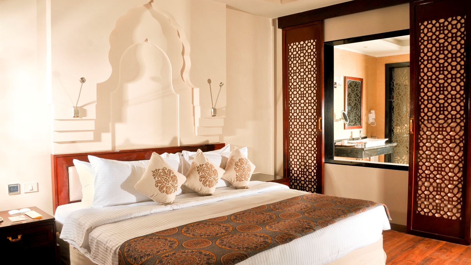 rooms-posh-club-executive-suite-sv