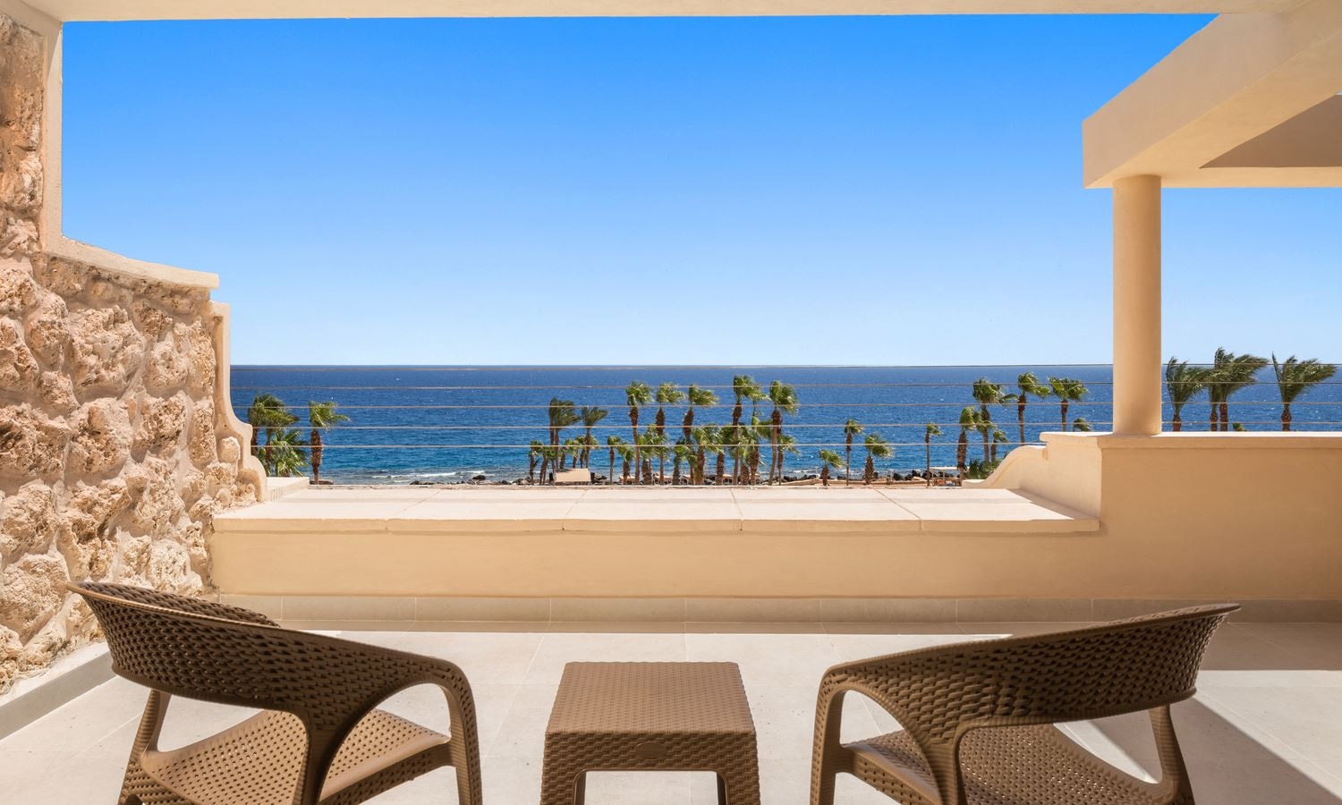 rooms-deluxe-room-sea-view