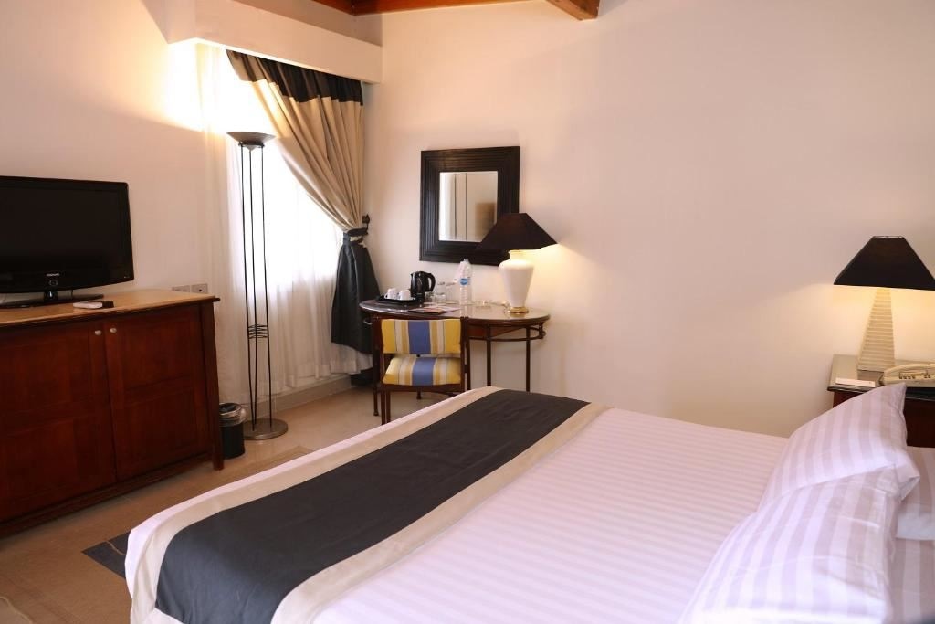 rooms-deluxe-club-room