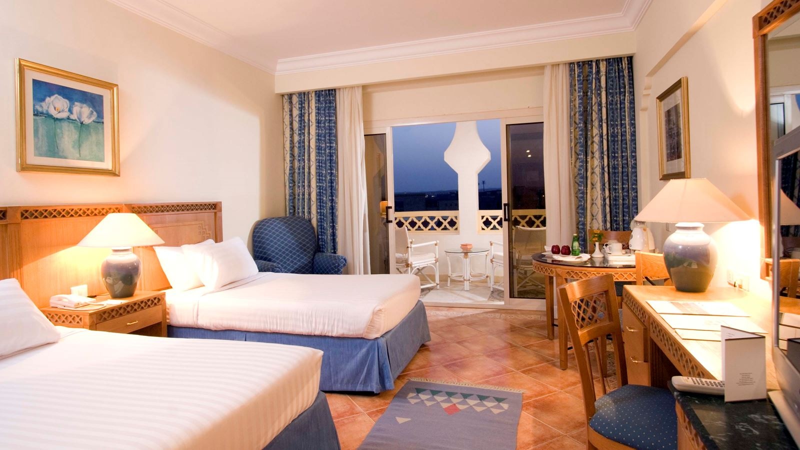 rooms-superior-room-side-sea--pool-view