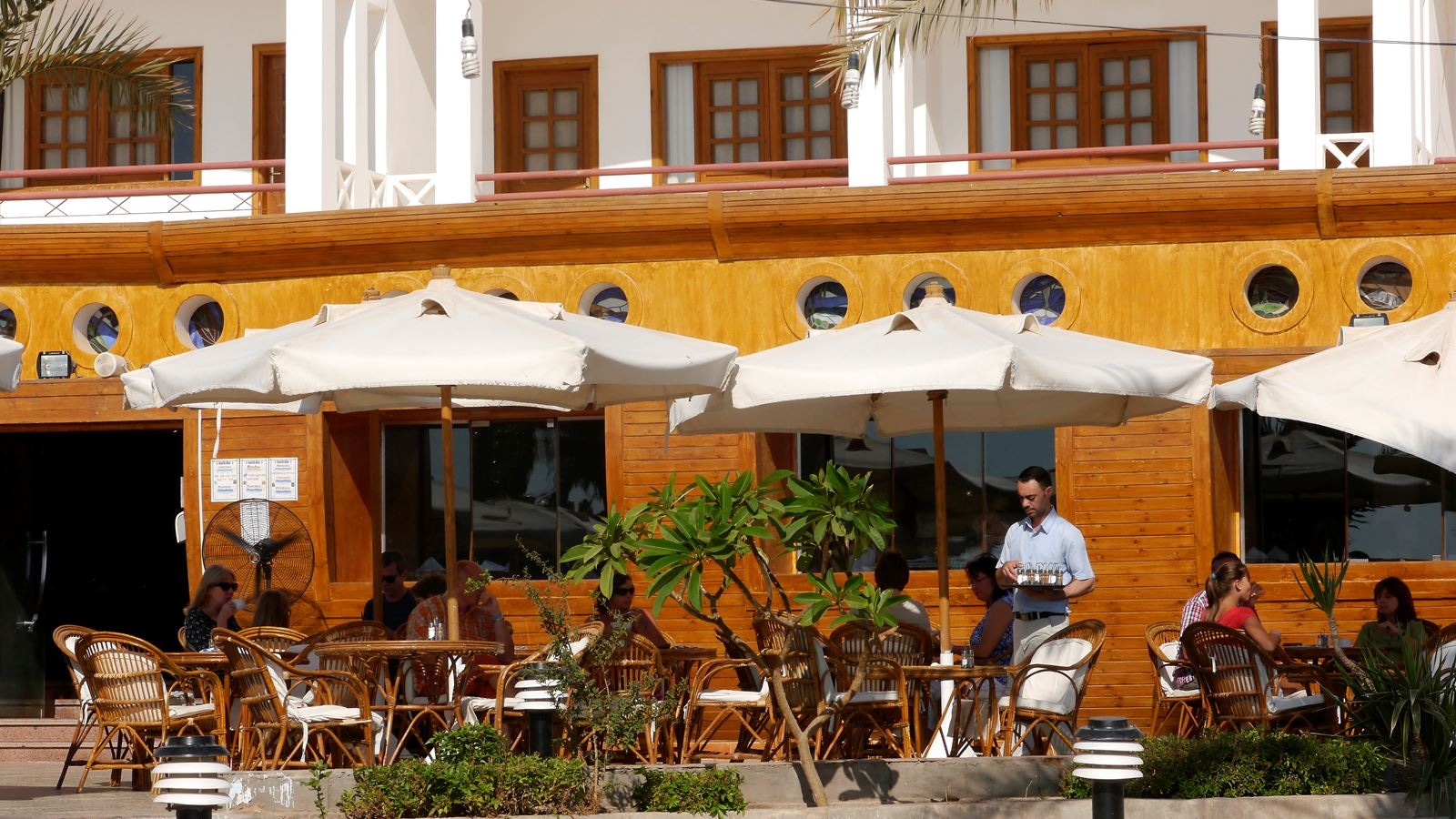 restaurants-main-restaurant--love-boat