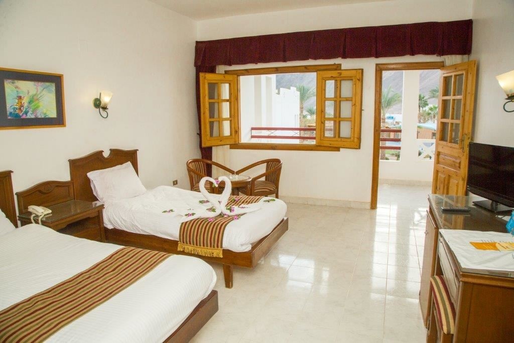 rooms-standard-room--gardenpoolview