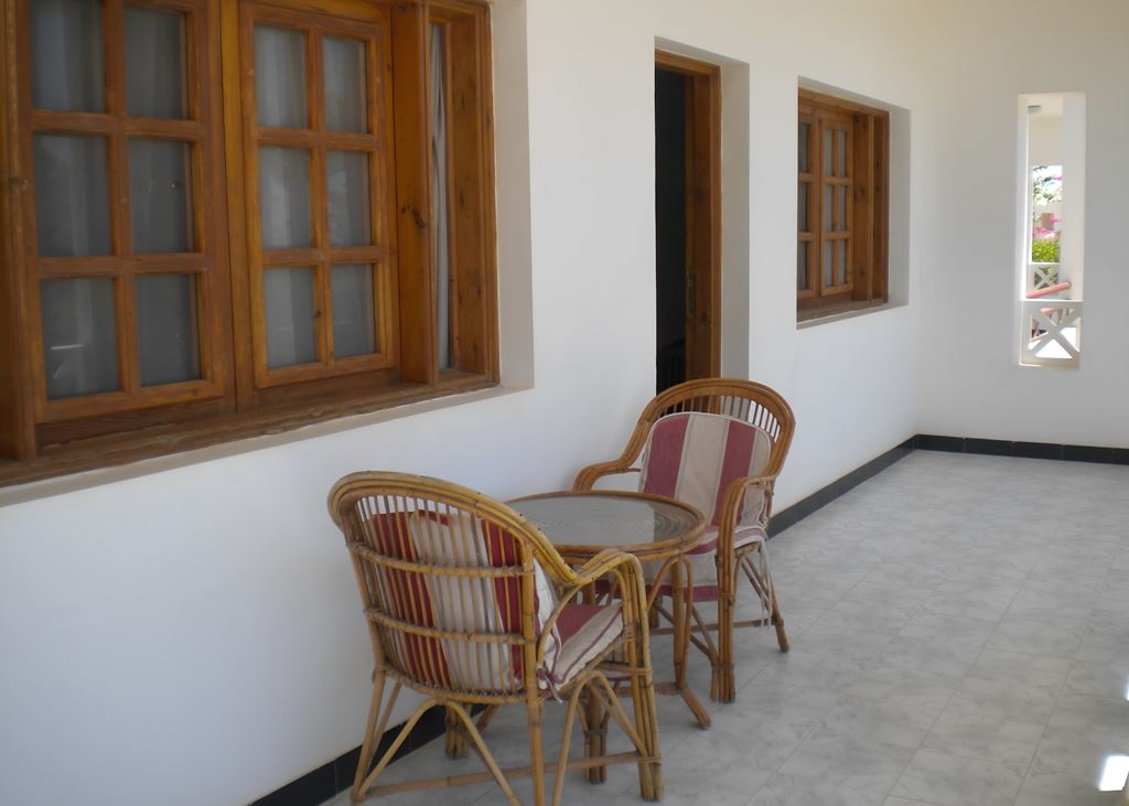 rooms-standard-room--gardenpoolview