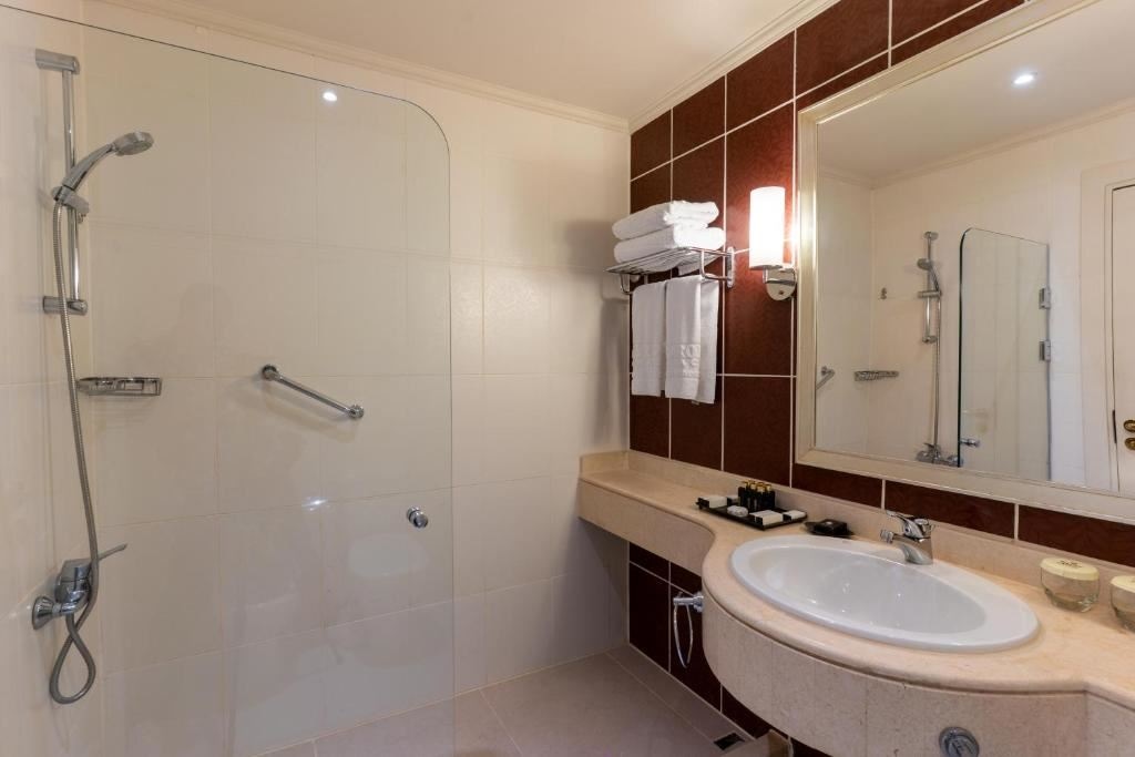 rooms-baron-club-deluxe-sea-view-room