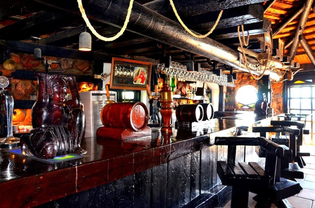 bars-pirates-bar--brach-bar