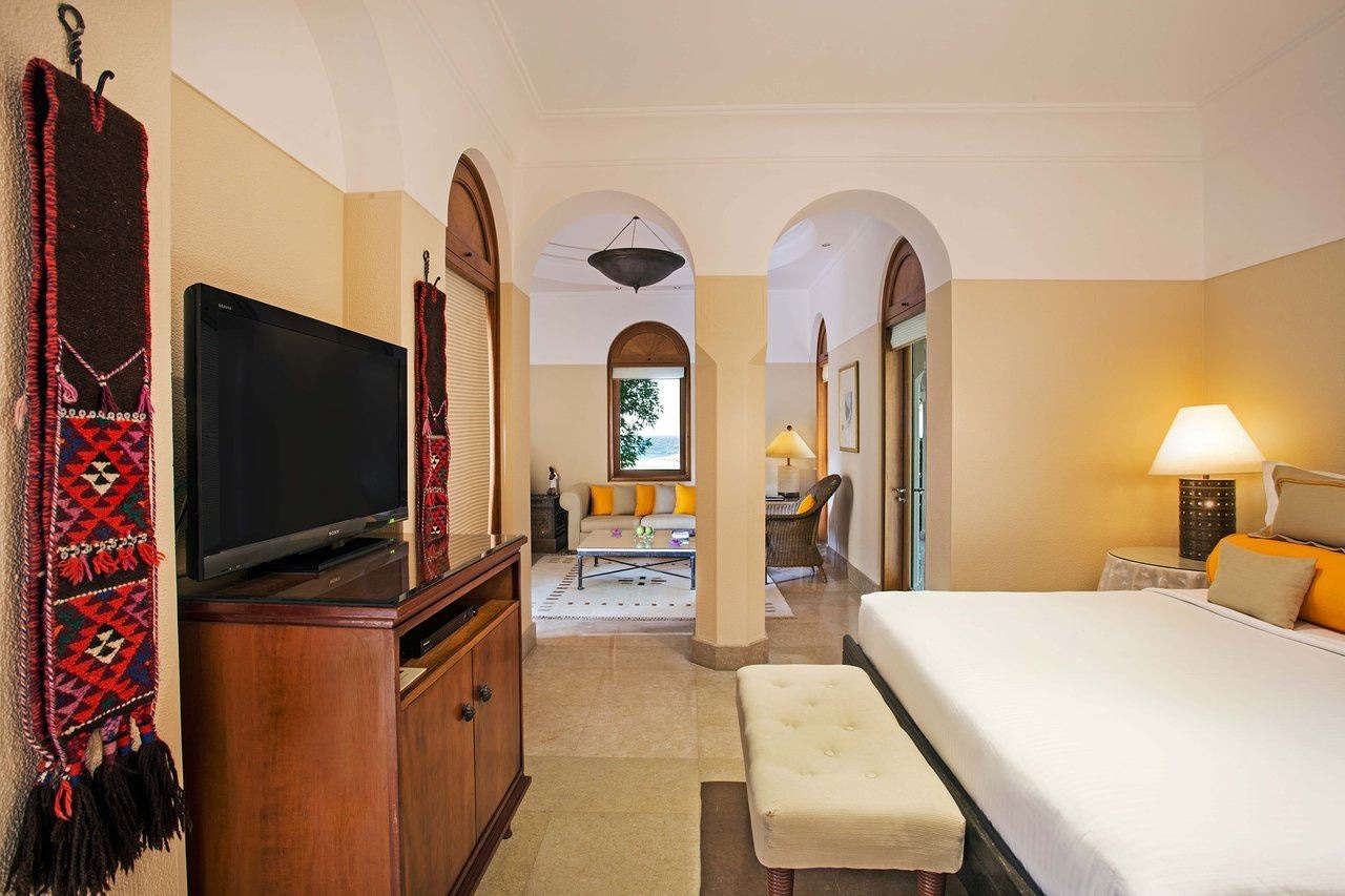 rooms-superior-deluxe-suite