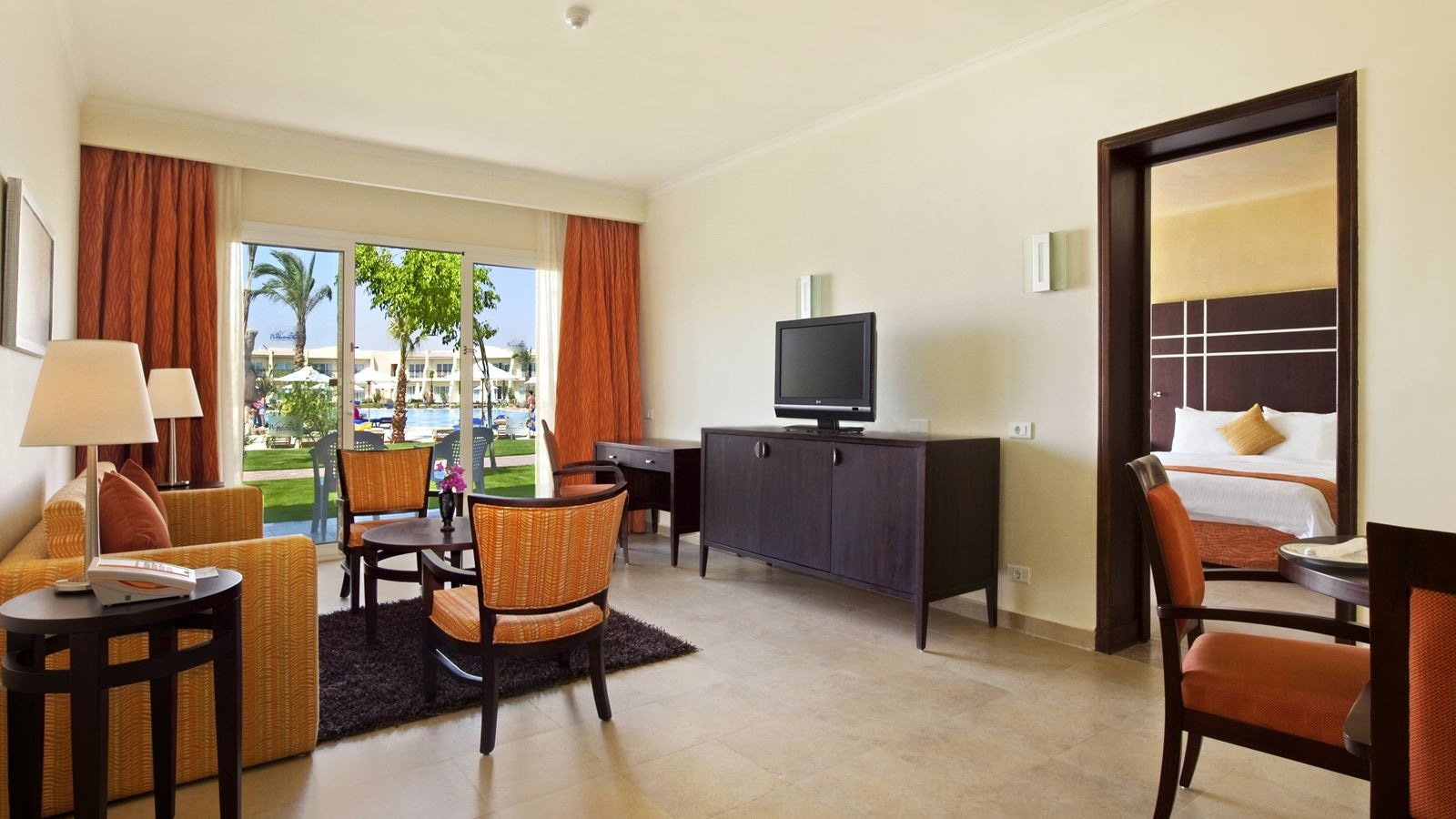 rooms-mountainside-king-deluxe-suite-pool-view