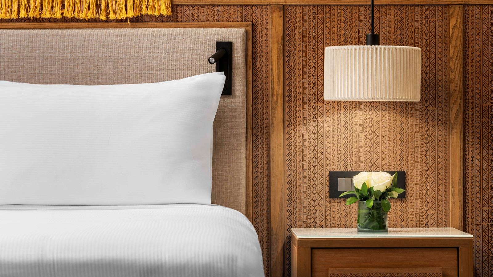 rooms-beachside-grand-premium-room-garden-or-pool-view