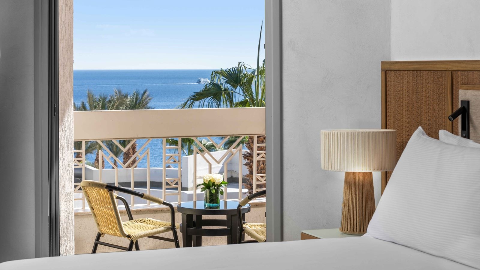 rooms-beachside-grand-premium-room-sea-view