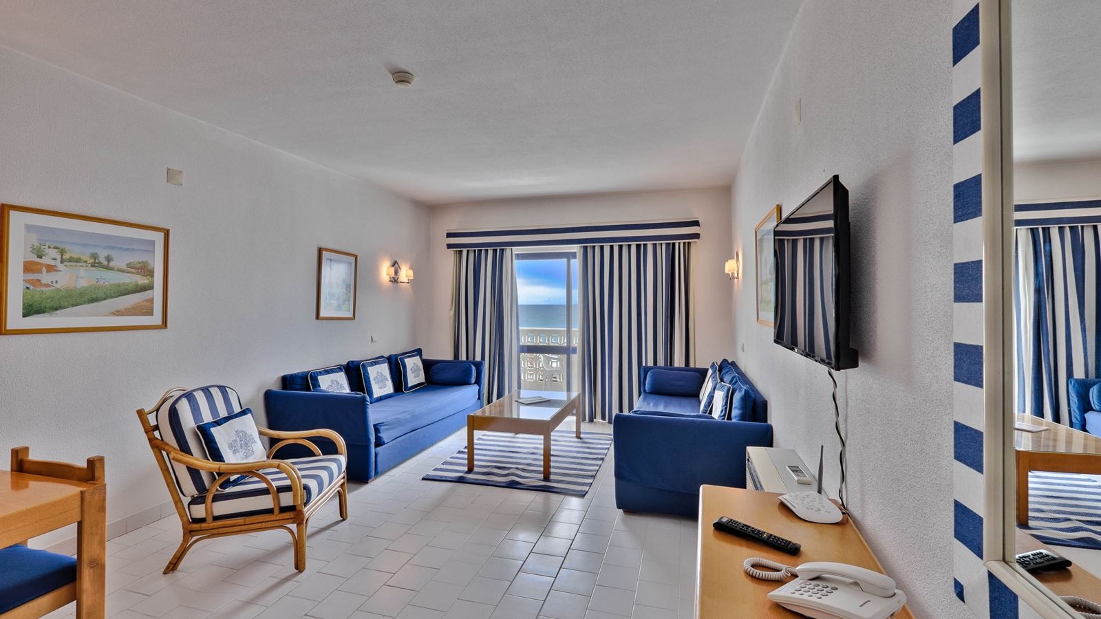 rooms-deluxe-one-bedroom-apartment