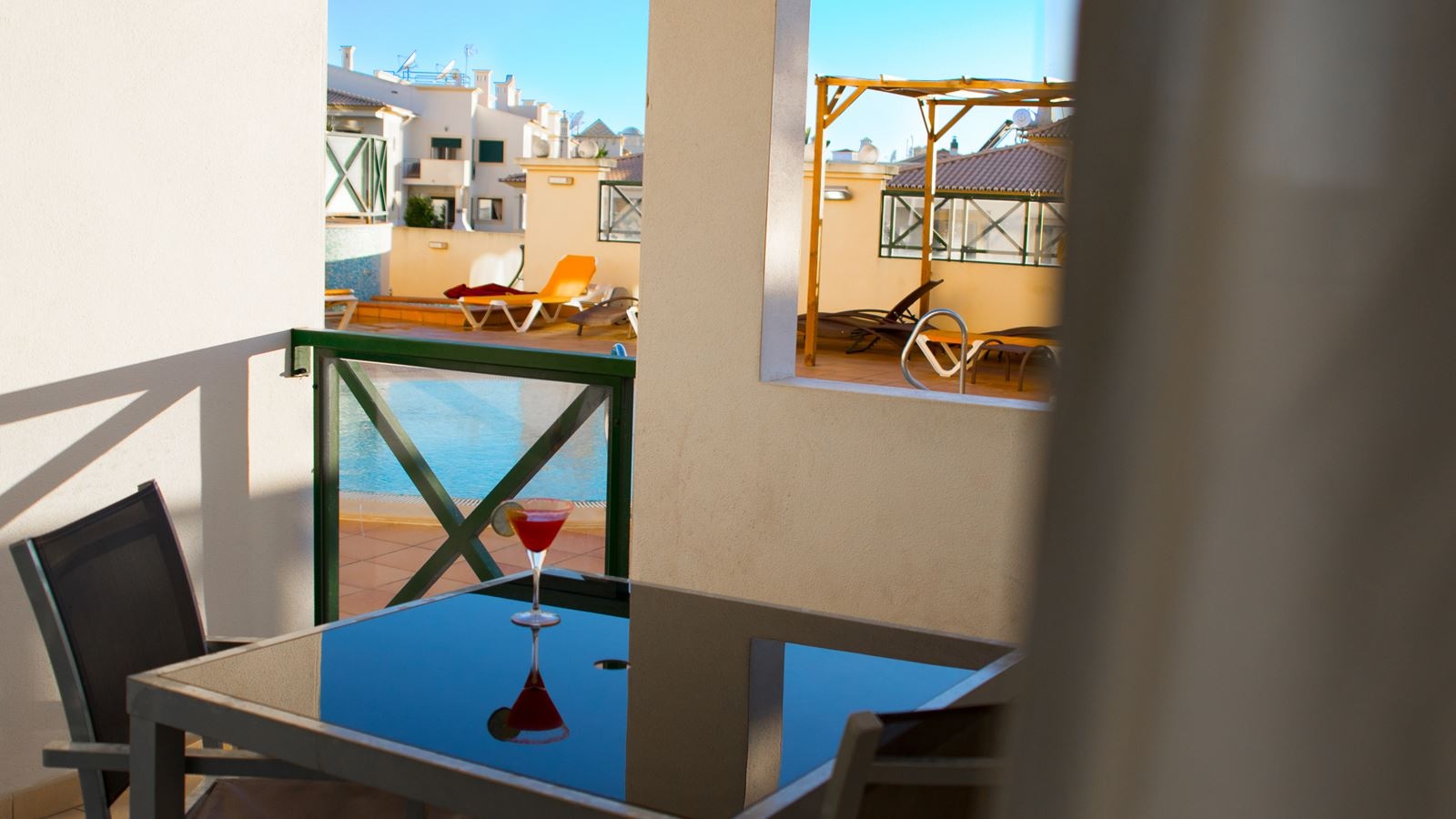 rooms-deluxe-one-bedroom-apartment