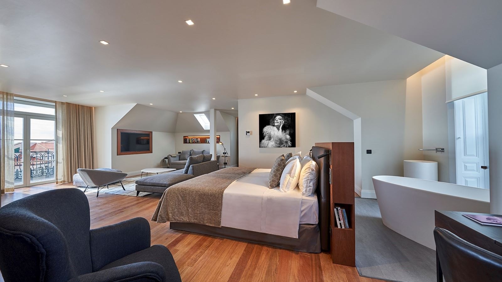 rooms-artistic-suite