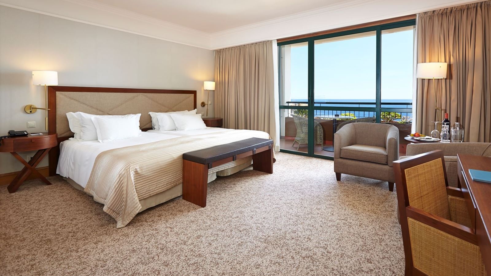 rooms-dt--superior-upper-floors--sea-view