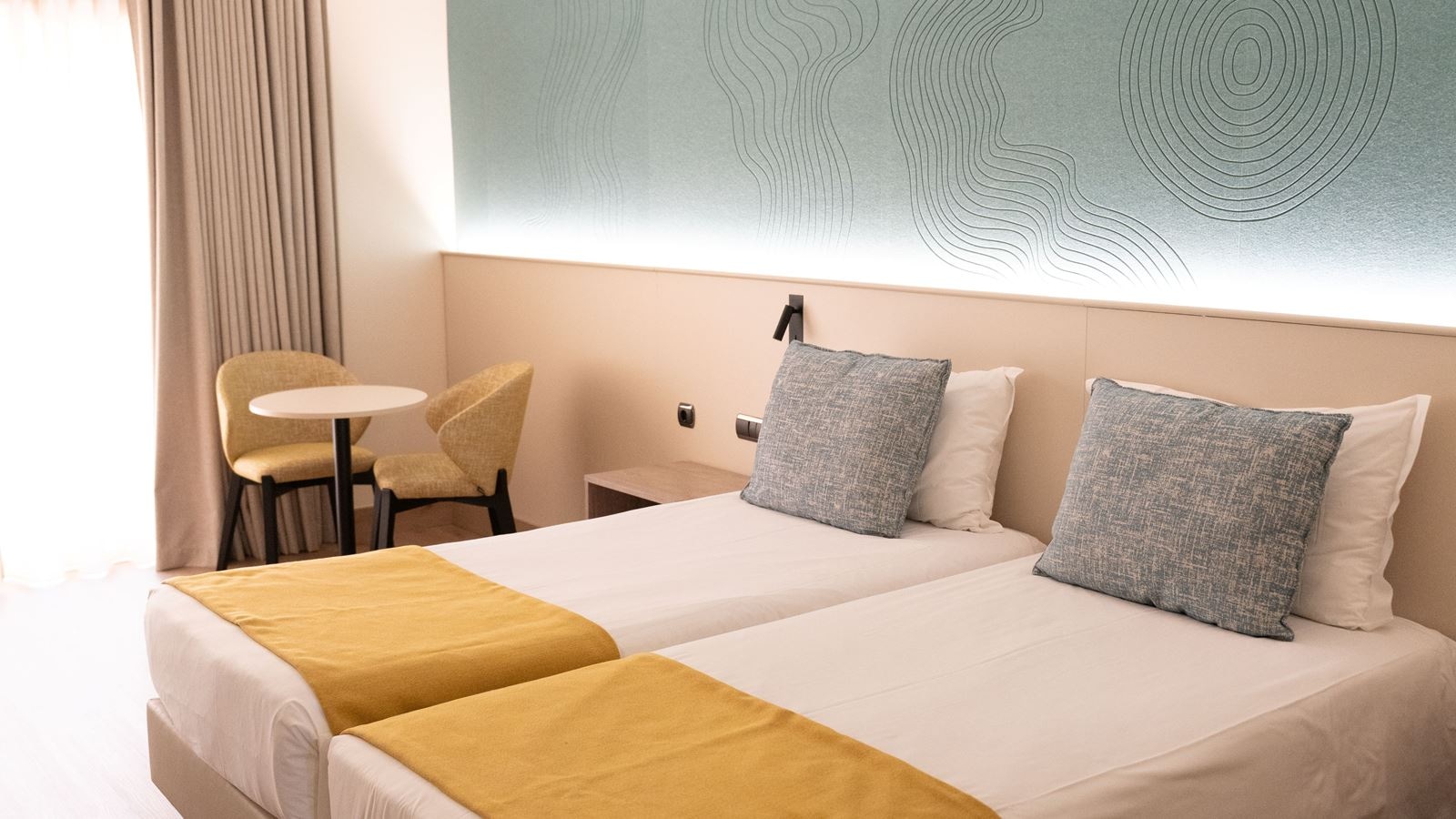 rooms-double-room-balcony-or-terrace-dbl