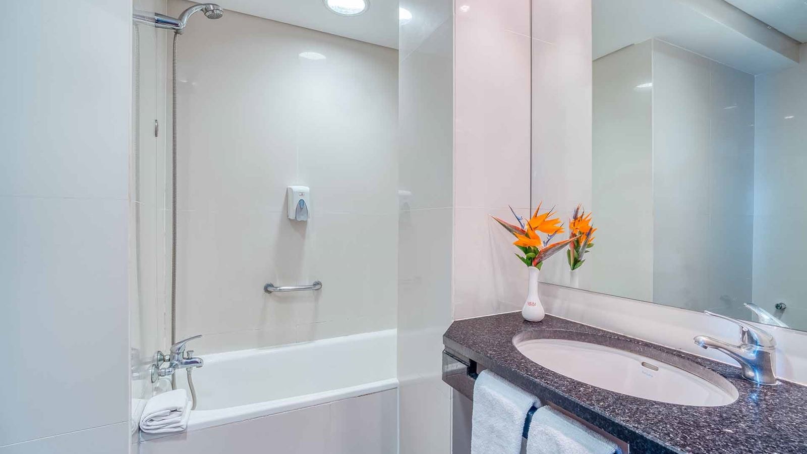 rooms-deluxe-room-sea-view