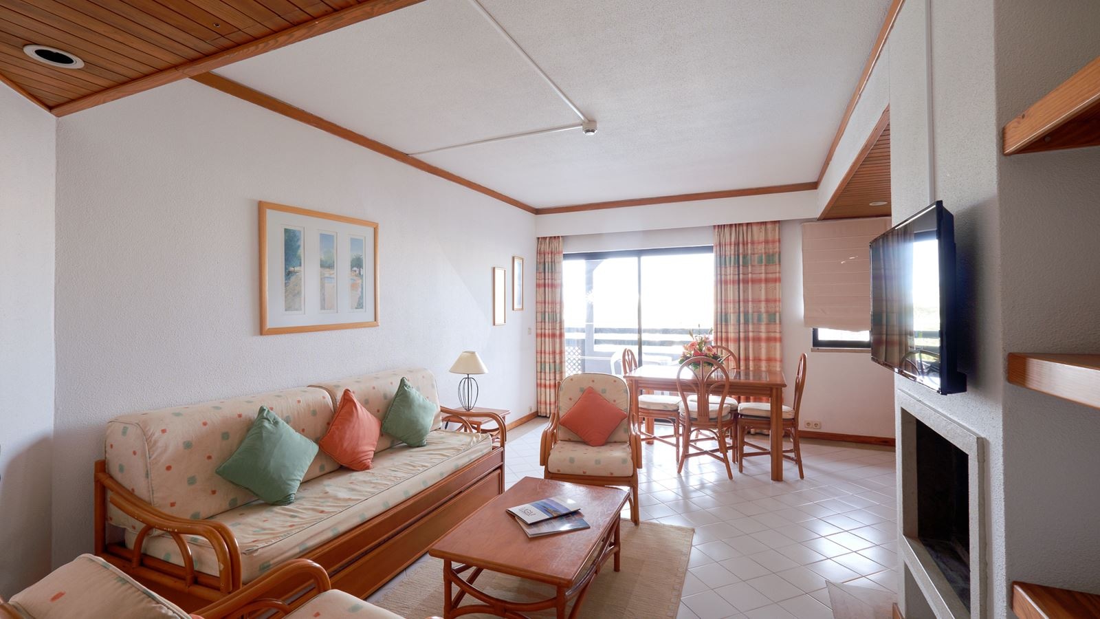 rooms-deluxe-one-bedroom-apartment