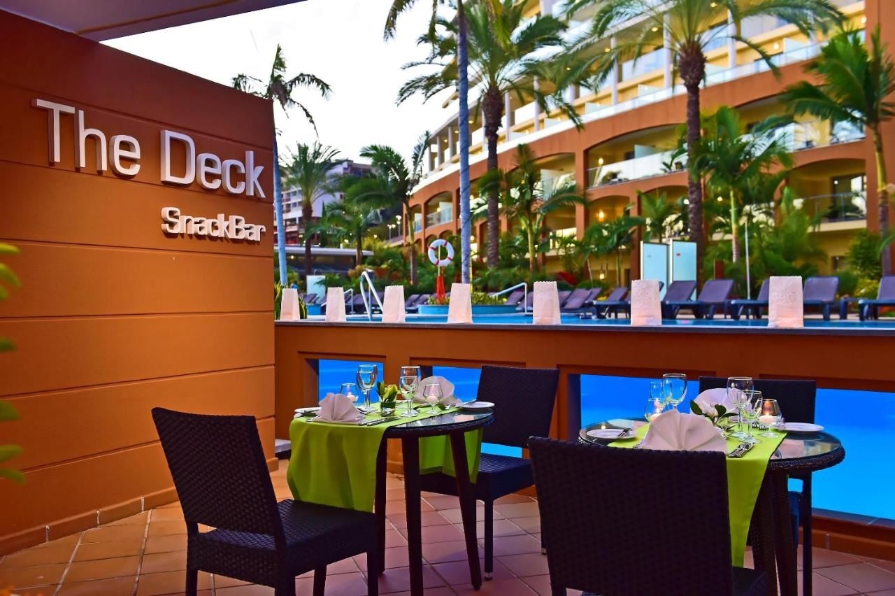 restaurants-the-deck-pool-bar