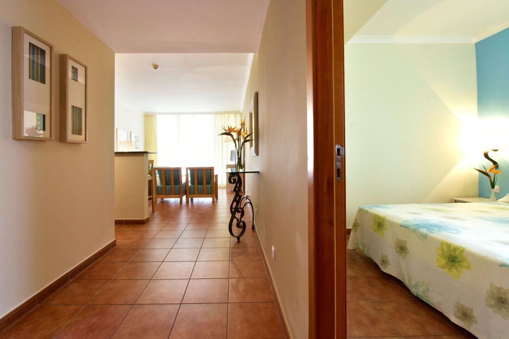 rooms-uv--1-bedroom-suite-sea-view