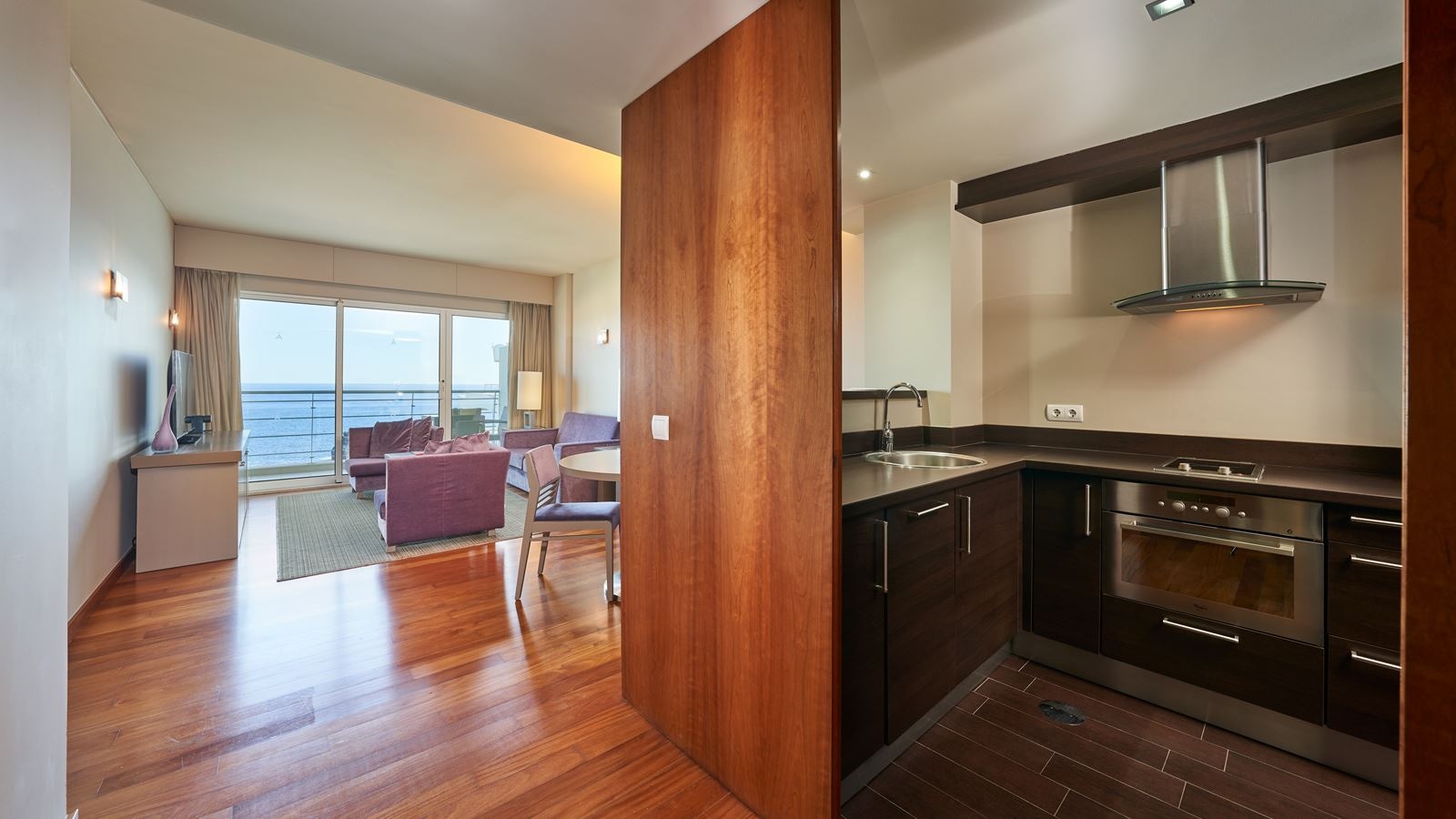 rooms-premium-suite-sea-view-with-full-equipped-kitchen