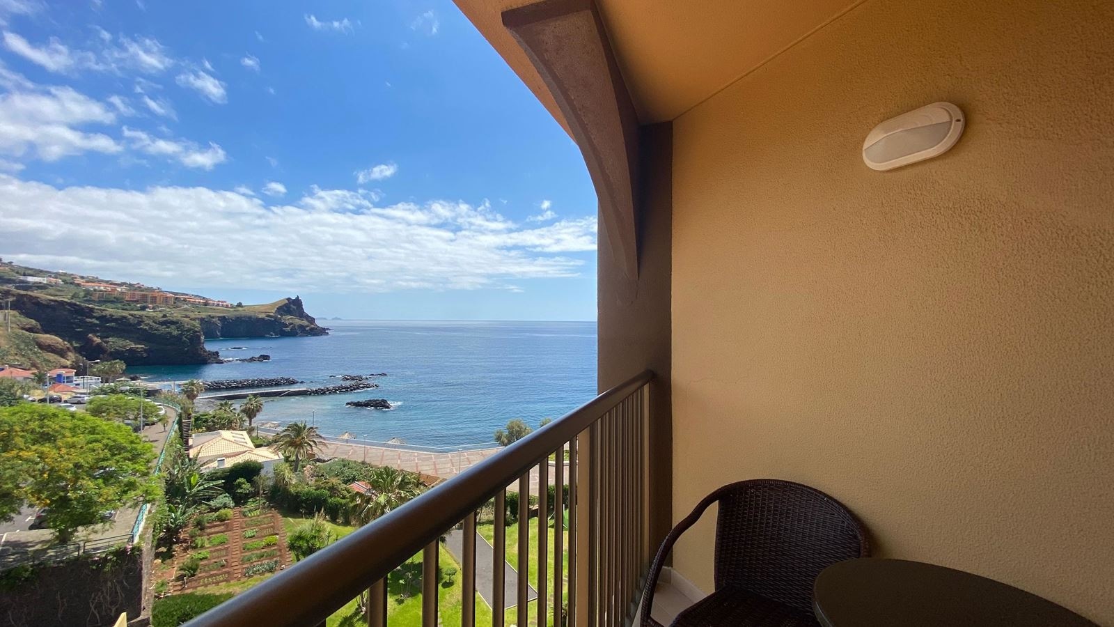 rooms-twin-partial-sea-view