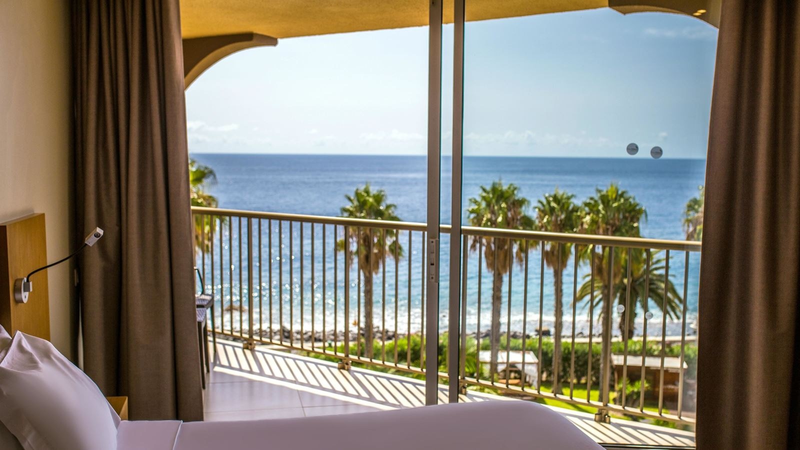 rooms-twin-superior-sea-view-balcony-or-terrace