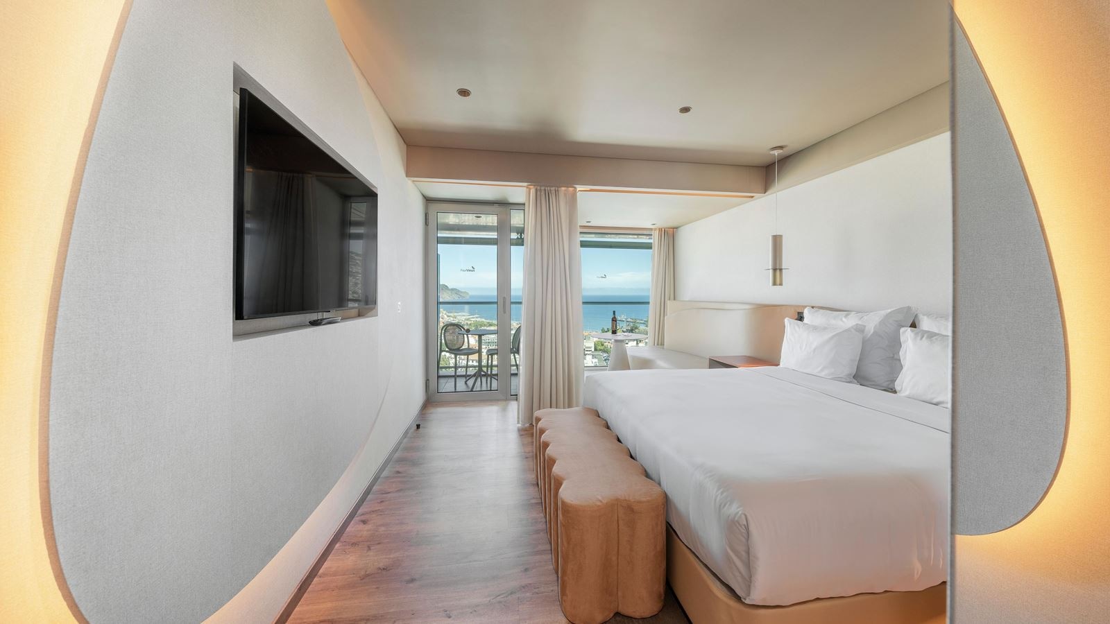 rooms-deluxe-room-sea-view-with-balcony-or-terrace