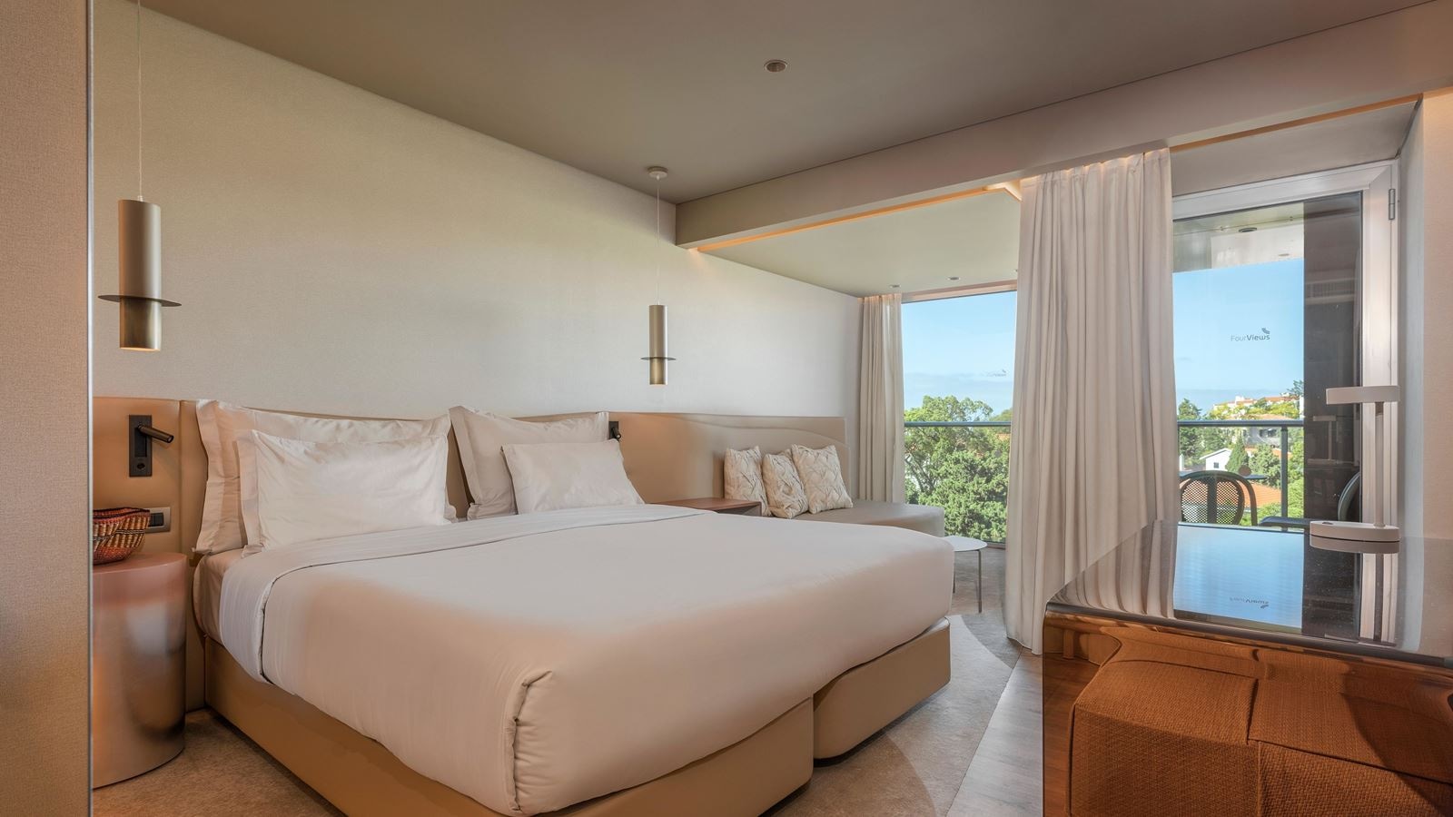 rooms-deluxe-room-with-balcony-or-terrace